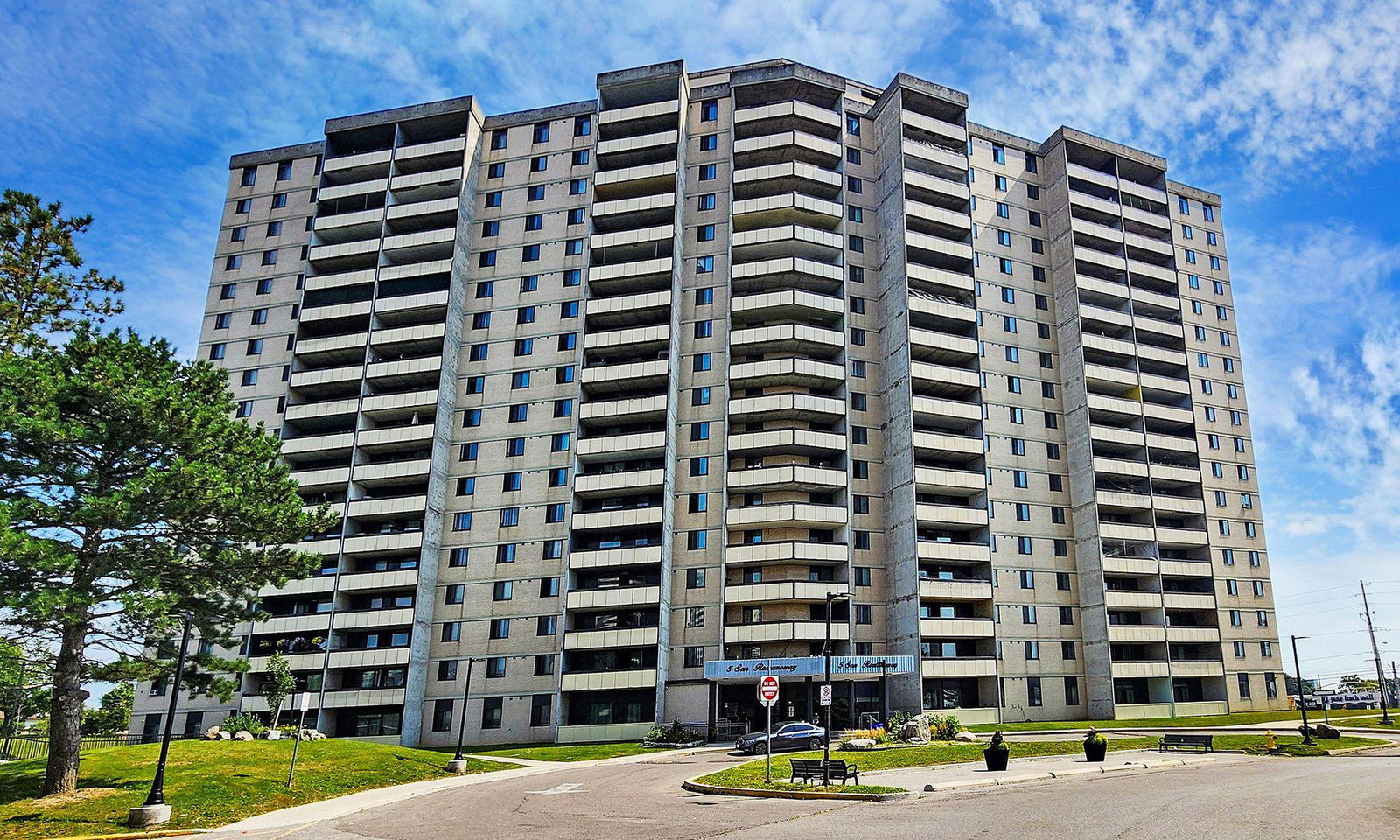 5 San Romano Way Condos exterior