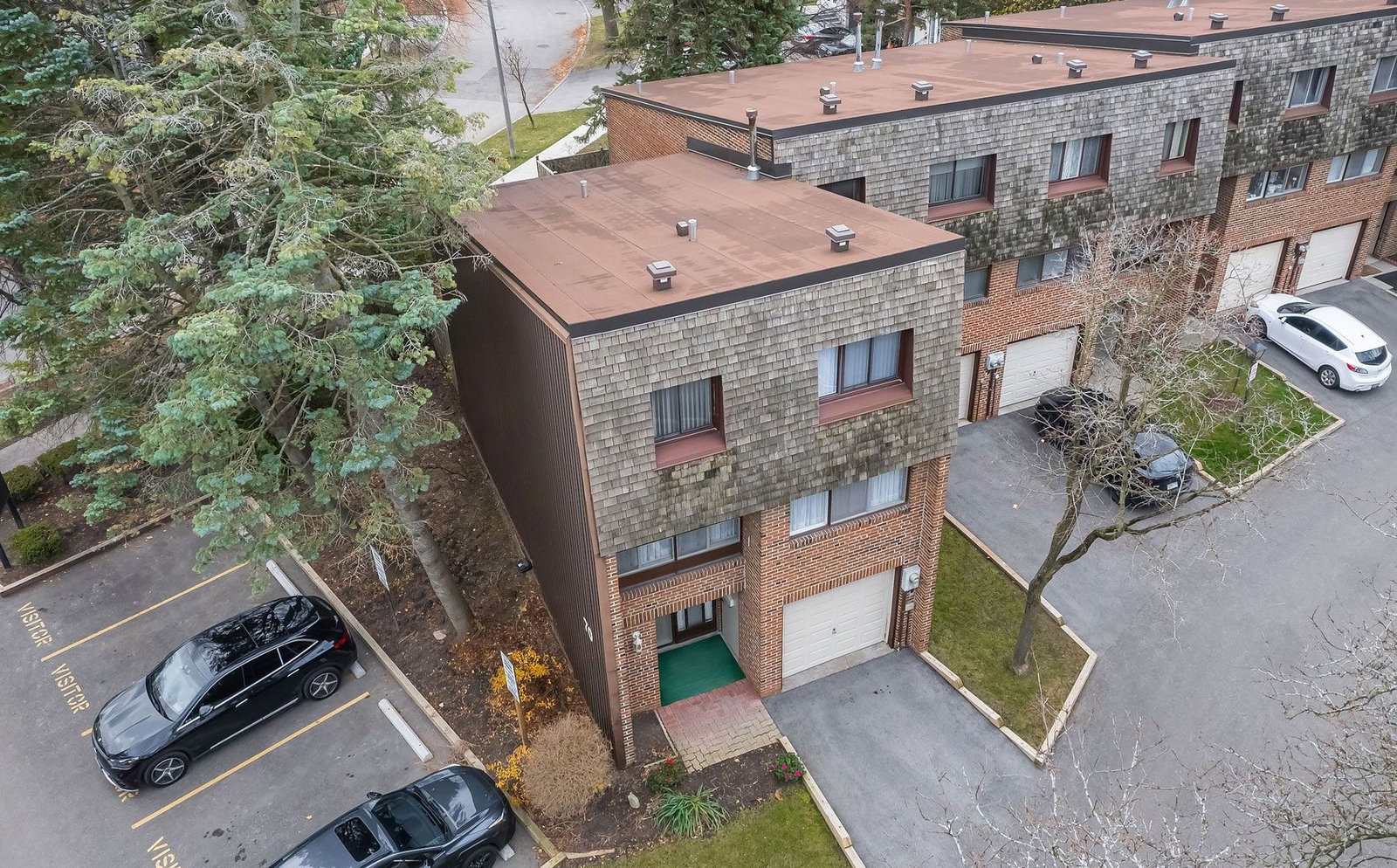 70-90 Castlebury Crescent Townhomes condo