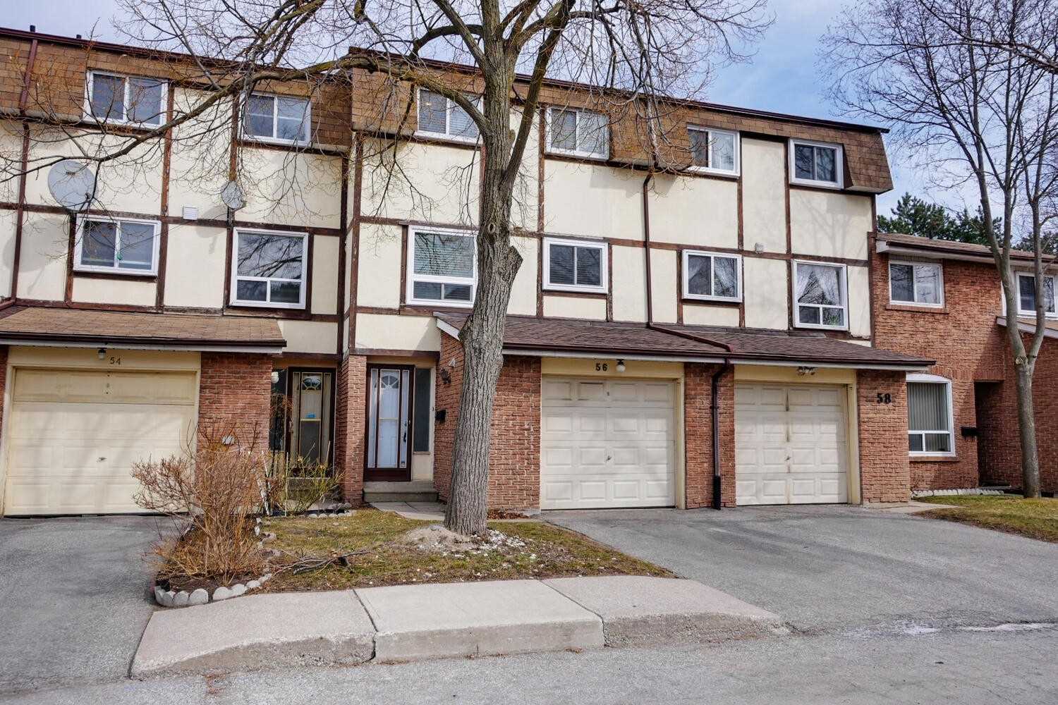 44 Chester Le Boulevard Townhomes exterior