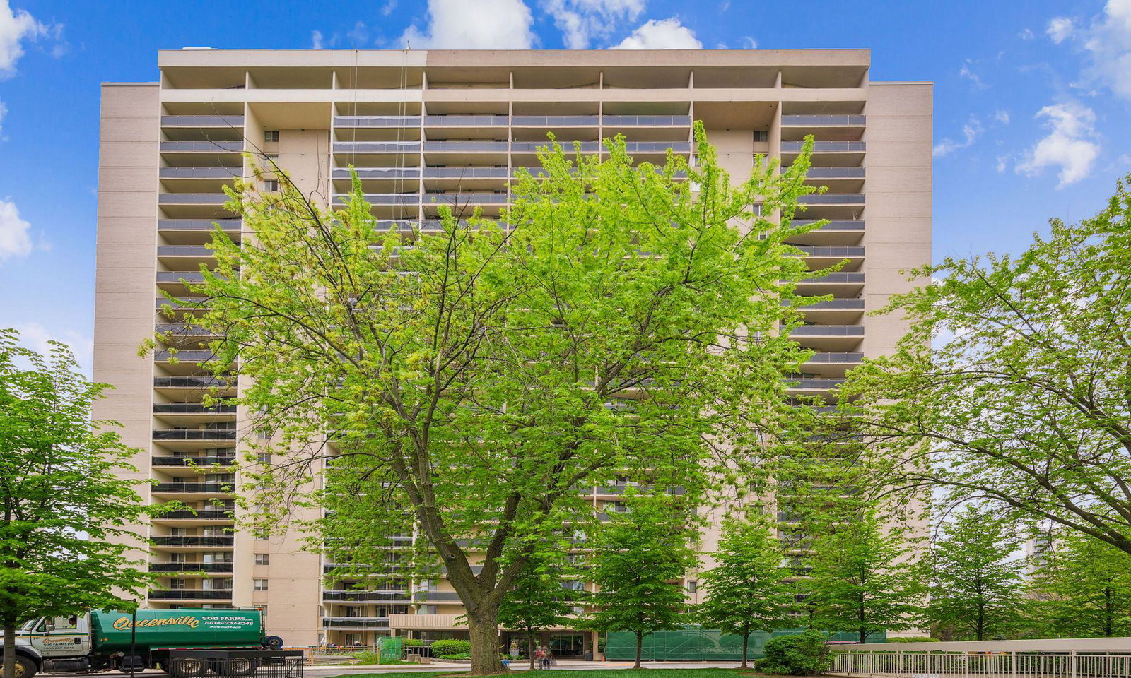 Millgate Manor II Condos exterior