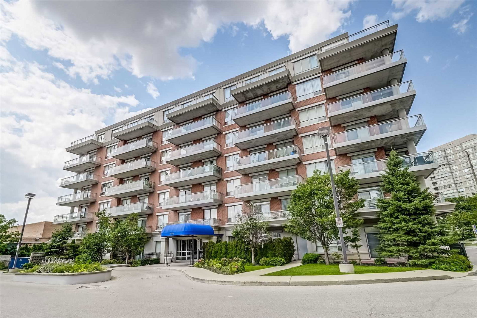 777 Steeles Ave Condos exterior