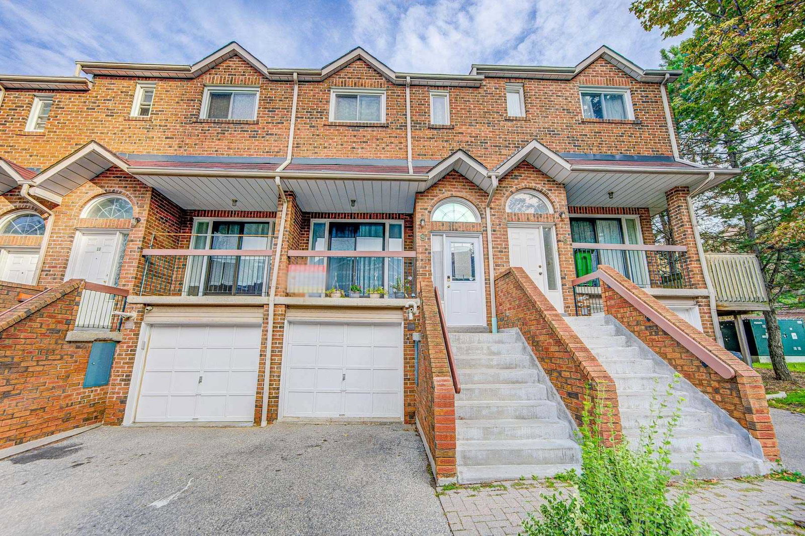 10 Reidmount Avenue Townhouses exterior