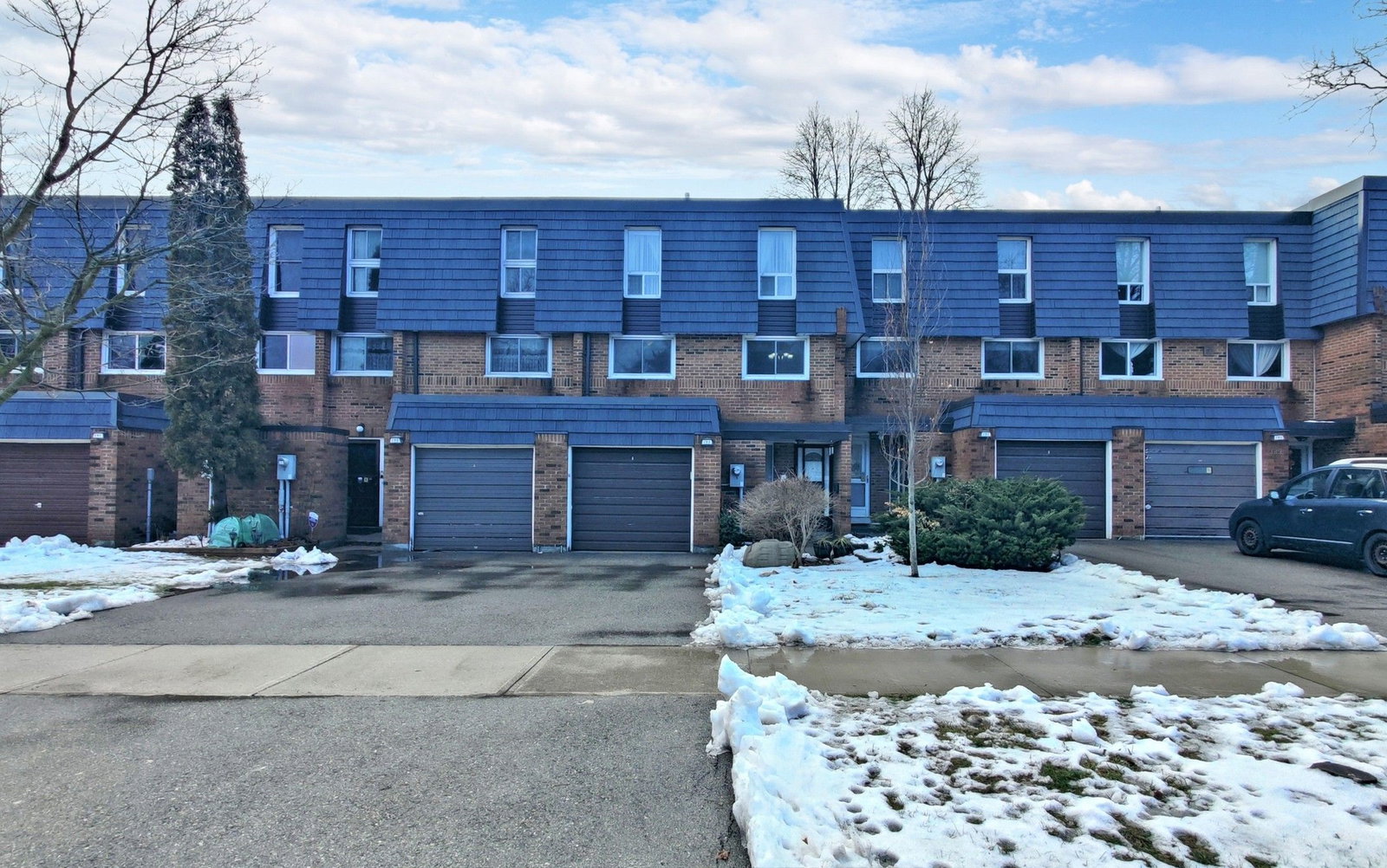 193 McNicoll Avenue condo building exterior