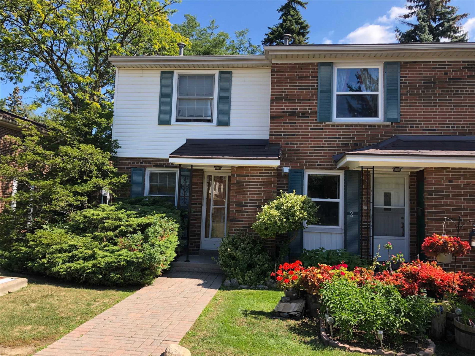 537 Steeles Avenue West Townhomes condo