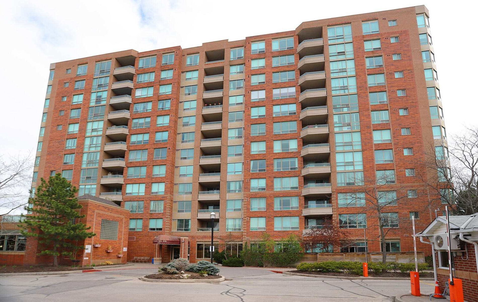 Plaza Del Sol Condos exterior