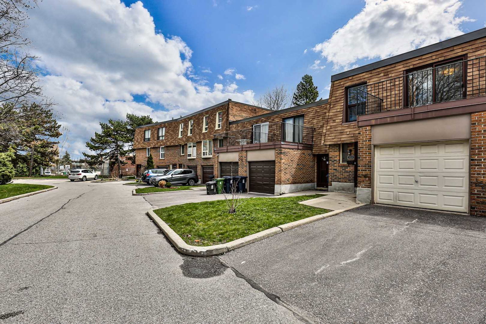 Huntingdale Boulevard Townhomes condo