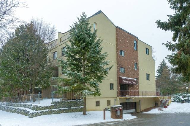 Woodbrooke Estates Townhomes condo building exterior