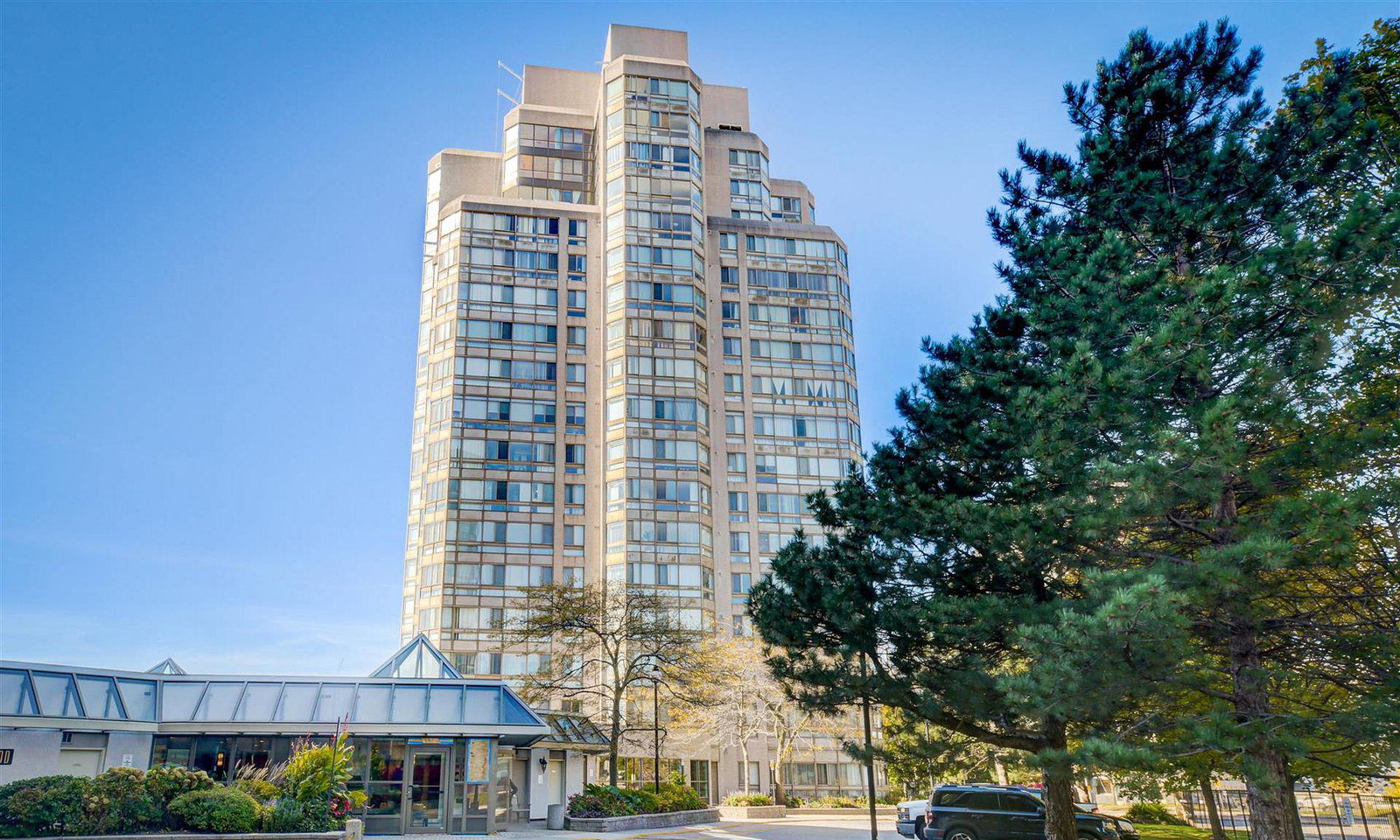 Guildwood Terrace Condos exterior