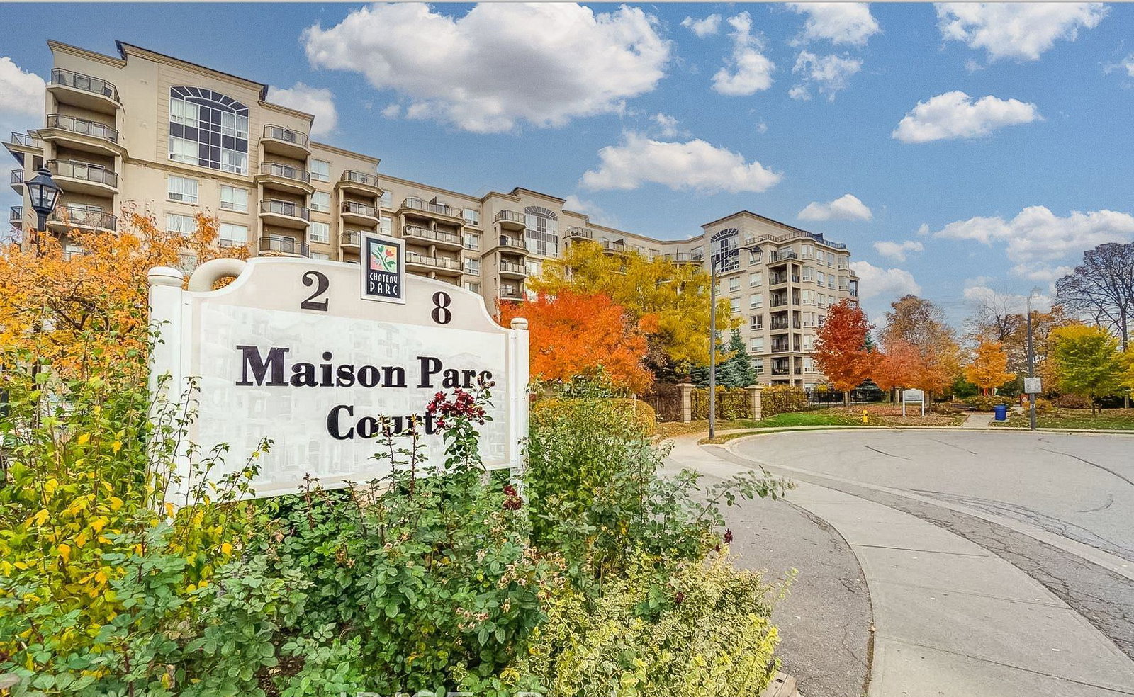 Chateau Park Condos exterior