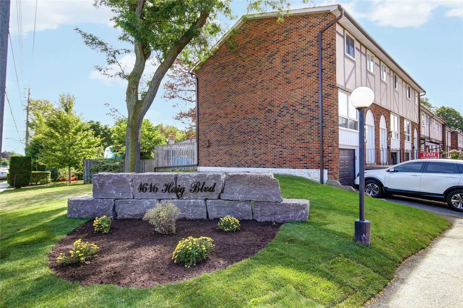 1616 Haig Boulevard Townhomes exterior