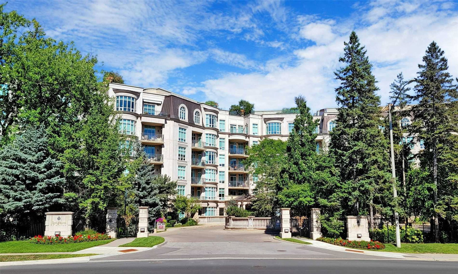 Avignon Condos exterior