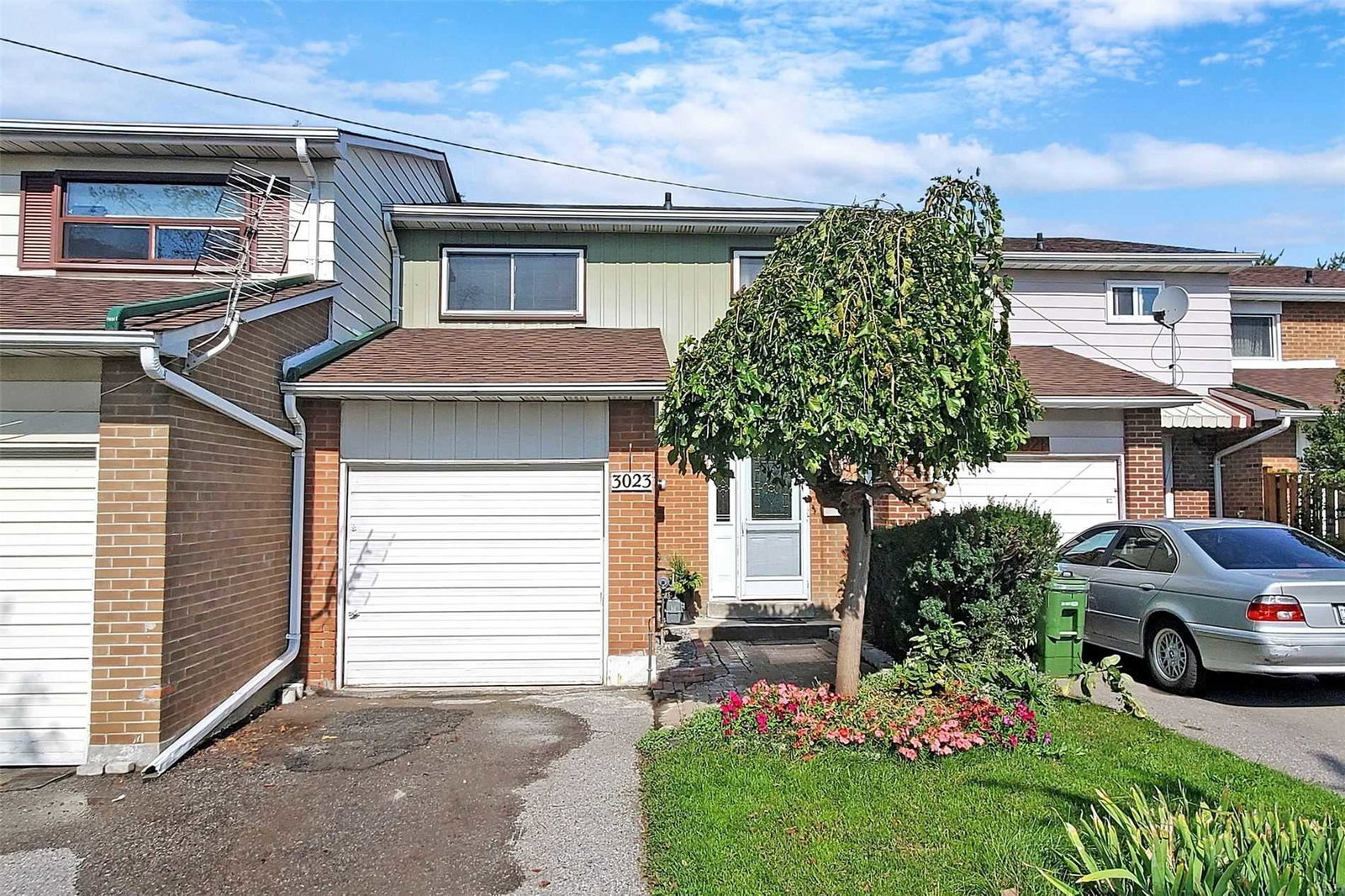 33 Glen Springs Drive Townhouses condo