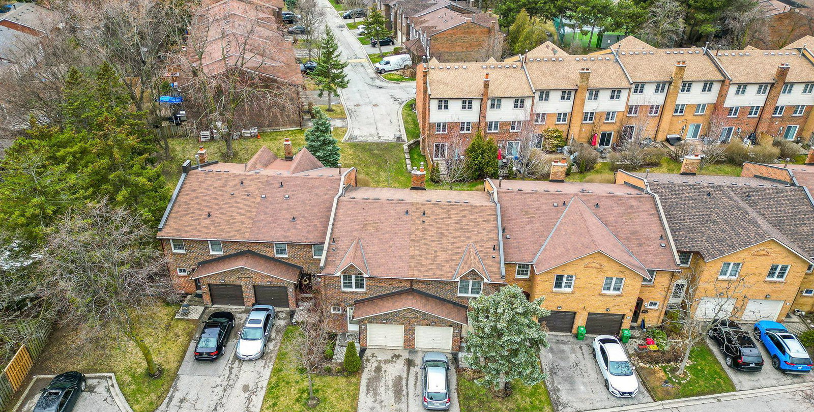 2120 Rathburn Road Townhomes exterior