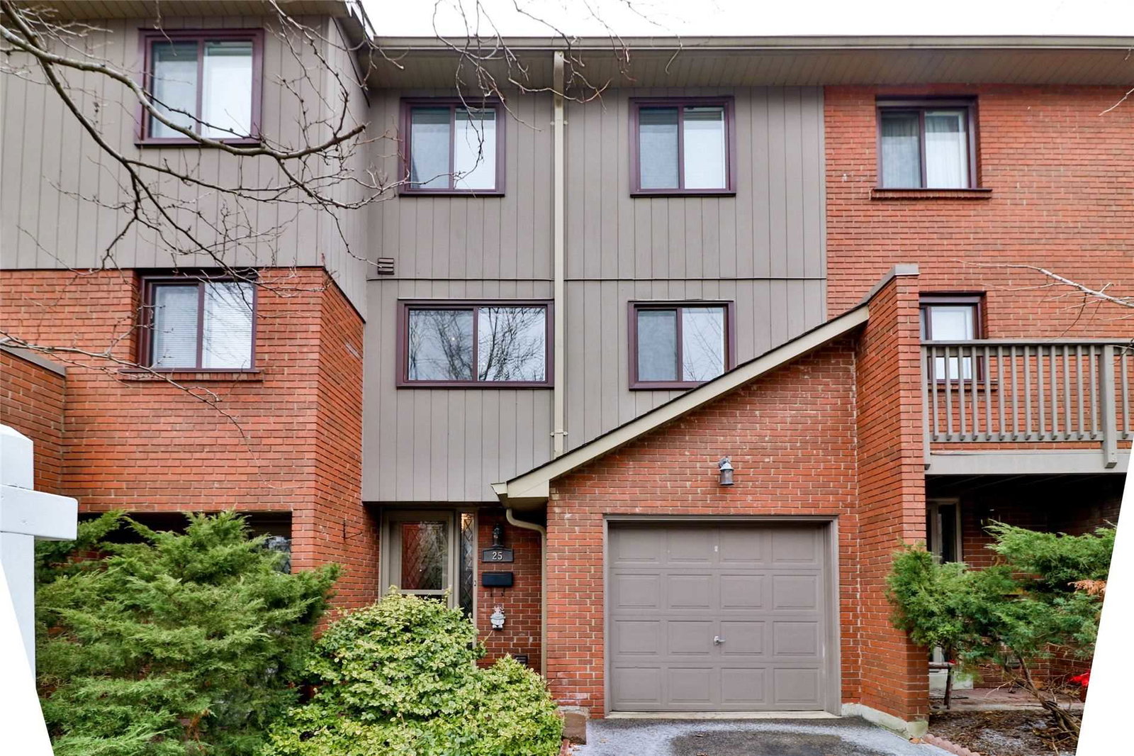 1855 Maple Ridge Townhomes exterior