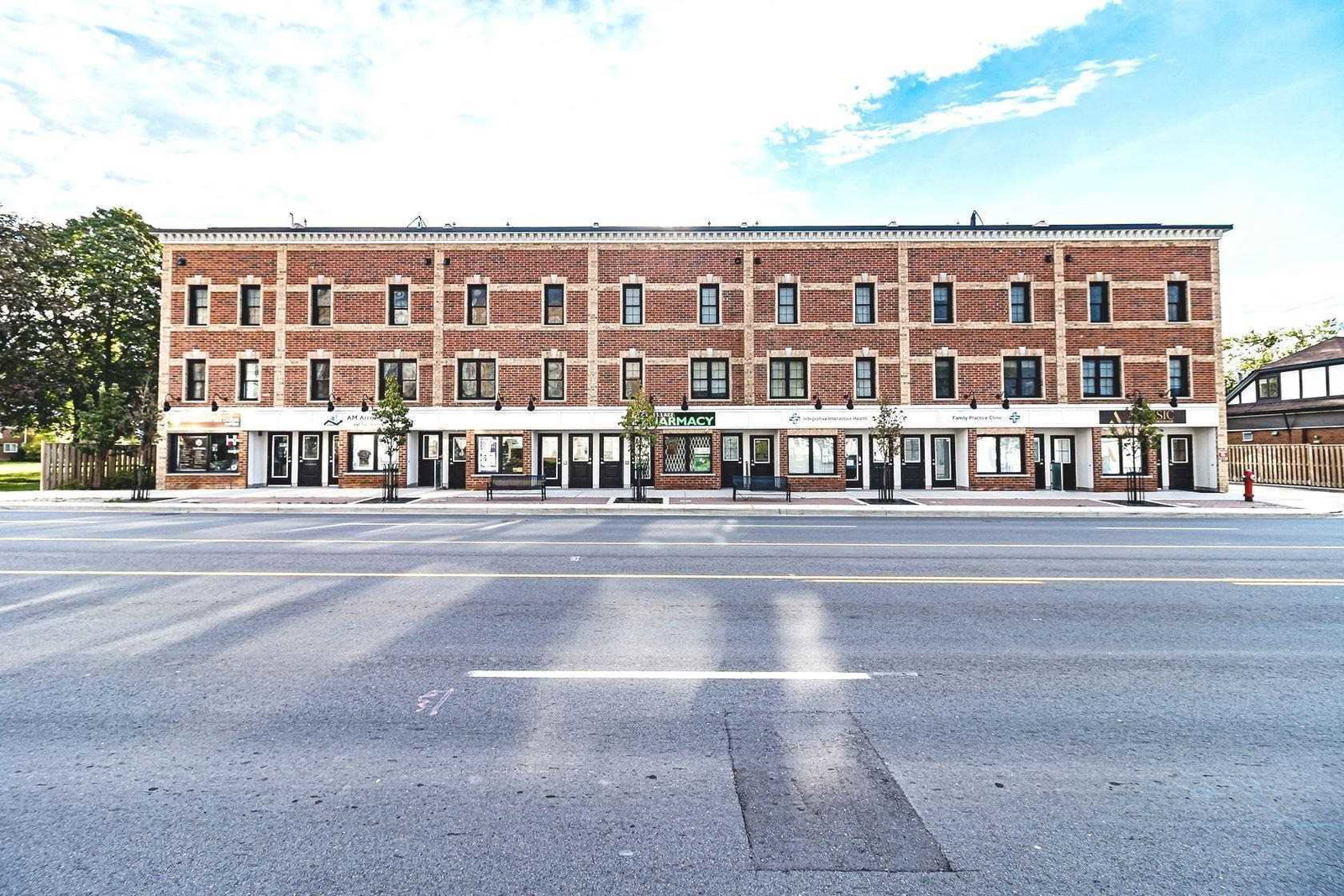 Seven Sixty Lakeview Terrace Condos exterior