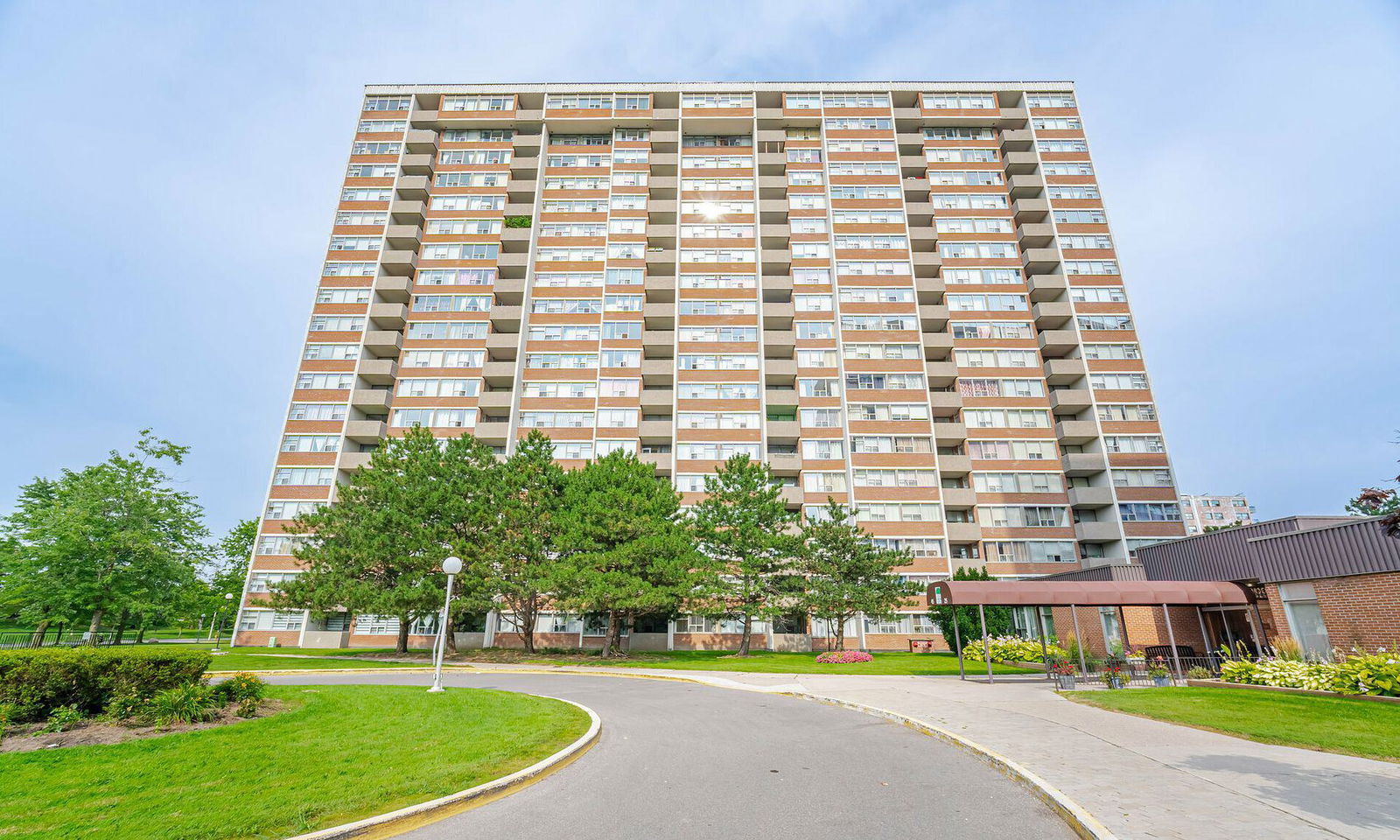 Woodlands On The Park Condos condo