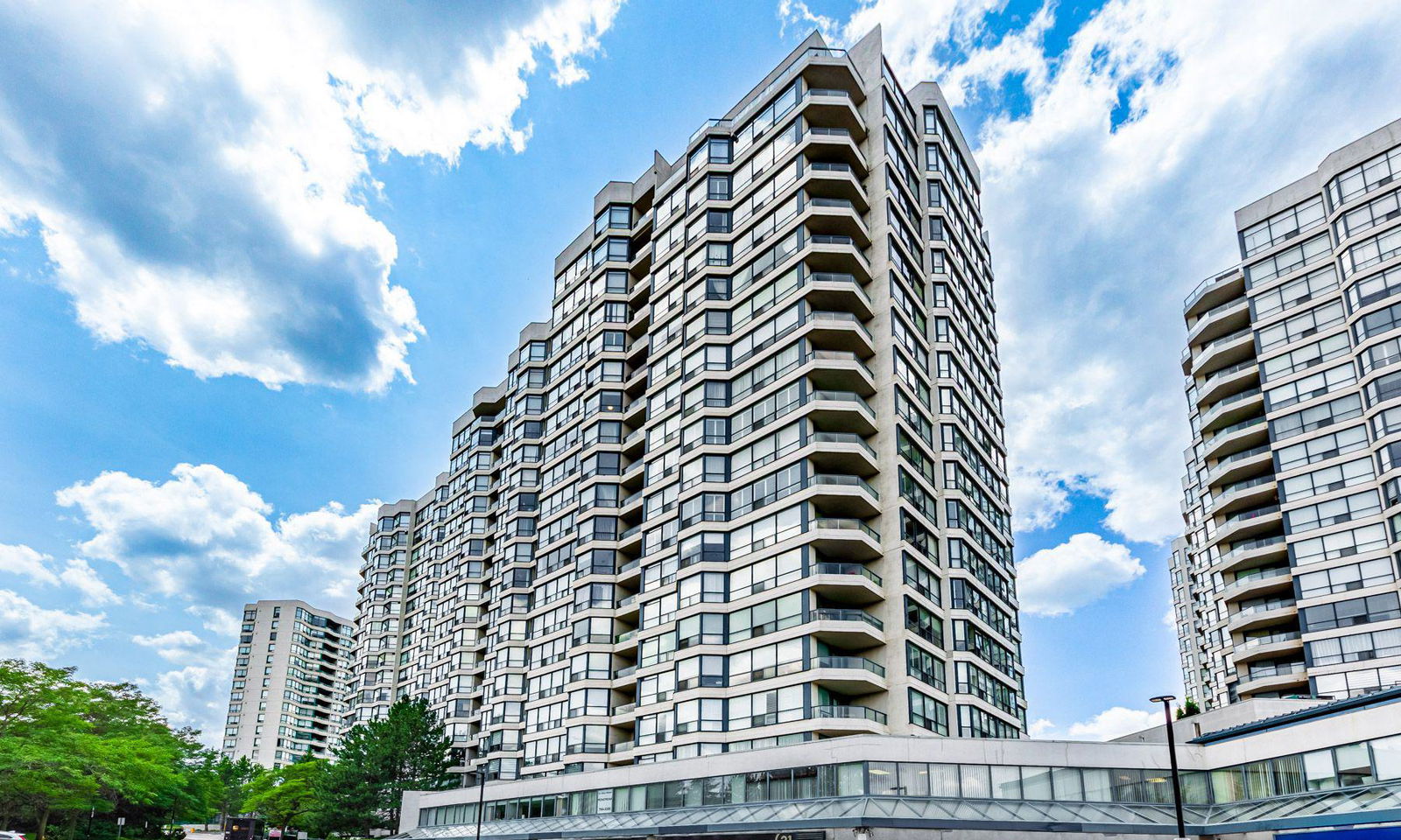 Skyrise on Yonge Condos exterior