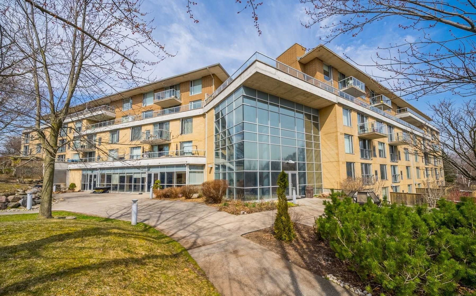 452 Scarborough Golf Club Road condo building exterior