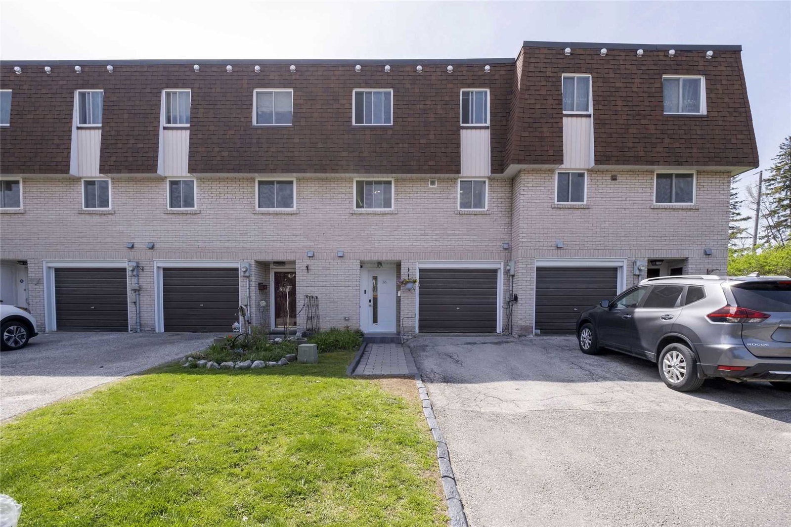 141 Clark Avenue Townhomes exterior