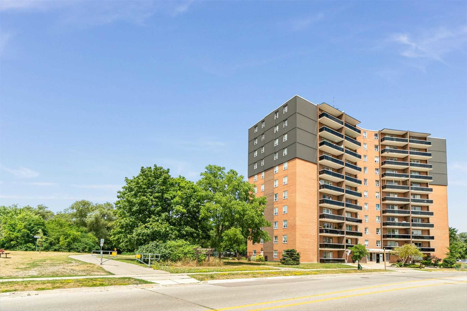3145 Queen Frederica Condos condo