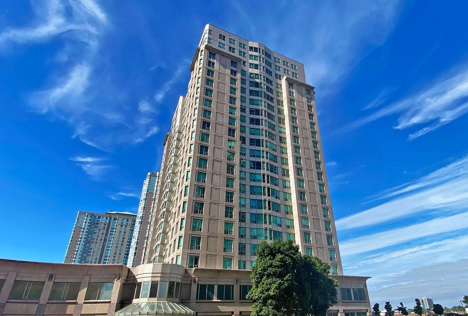 Hillsborough Court Condos exterior