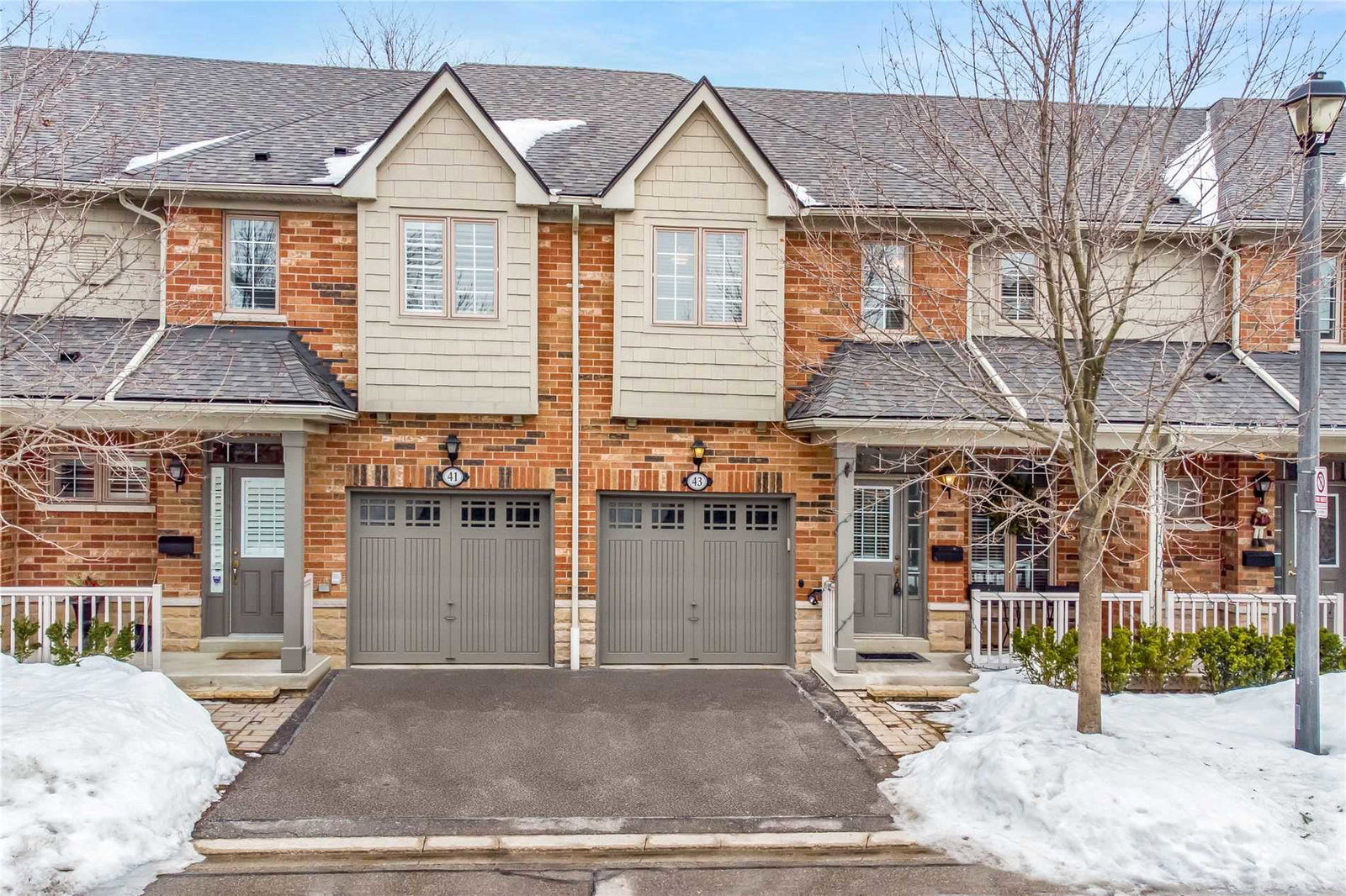1633 Northmount Avenue Townhomes condo building exterior