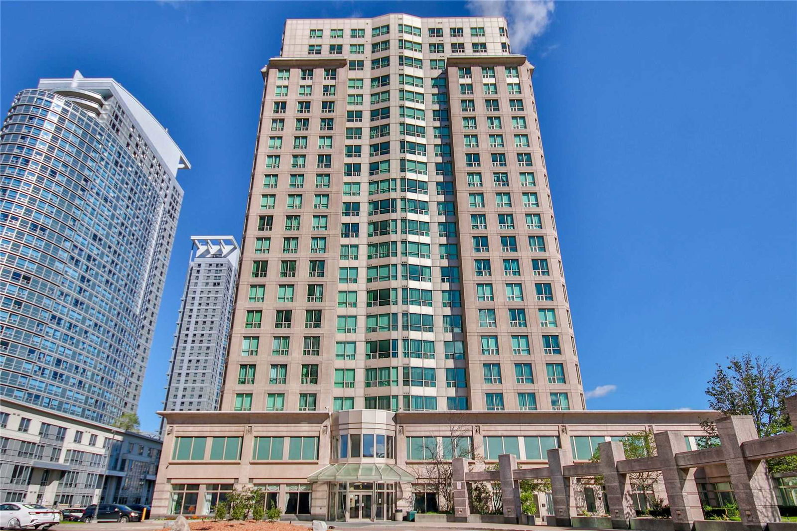 Hillsborough Court II Condos exterior