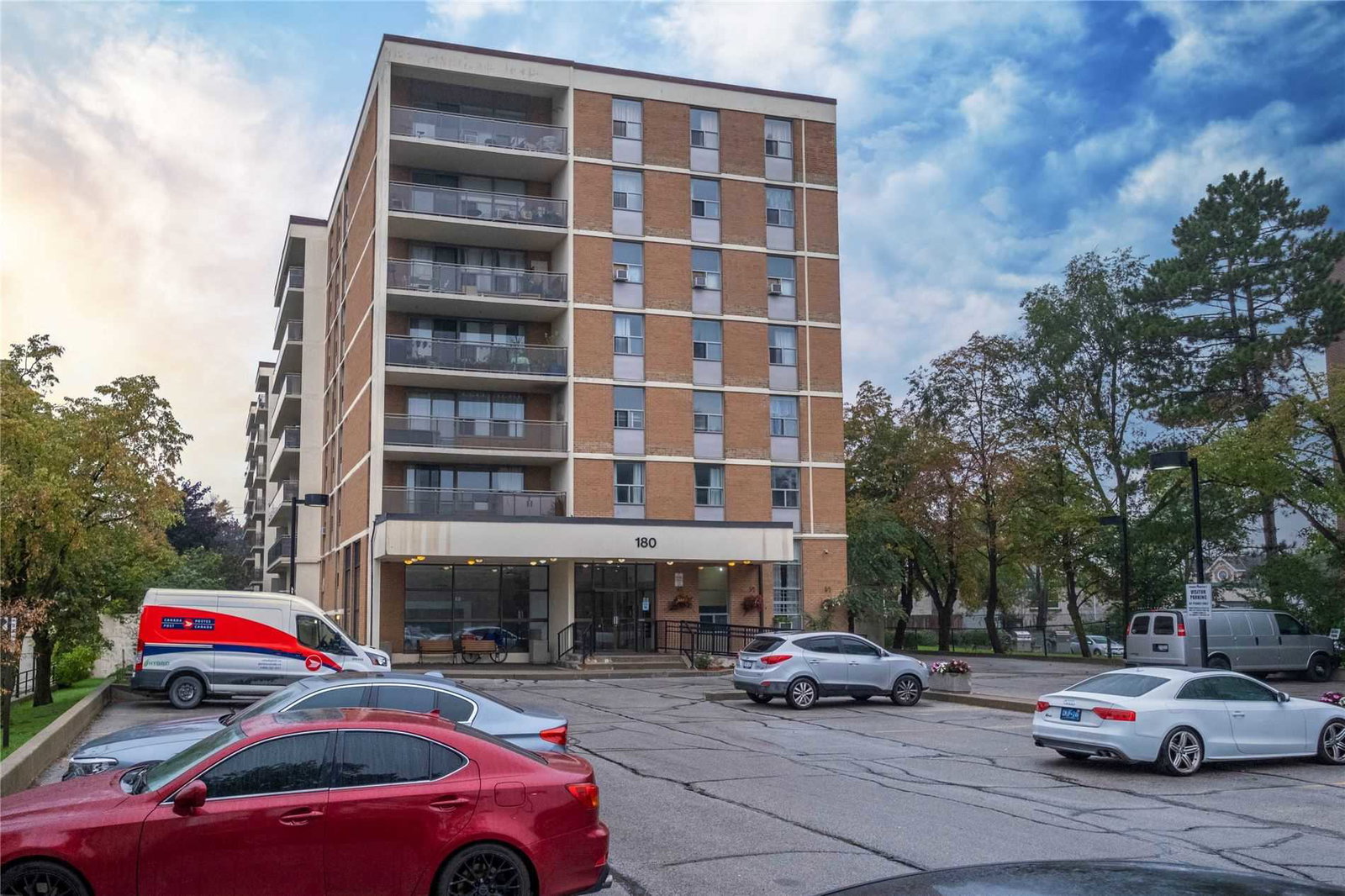 Thornlea Place Condominium Residences exterior