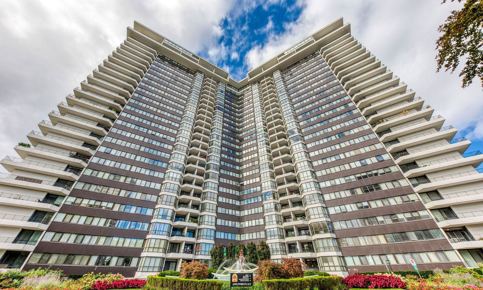 Applewood Place Condos exterior