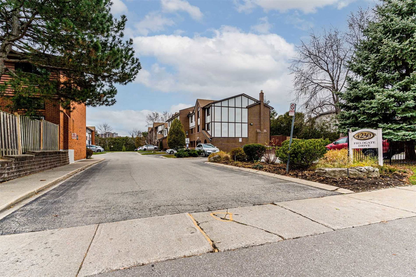 4230 Fieldgate Townhomes exterior