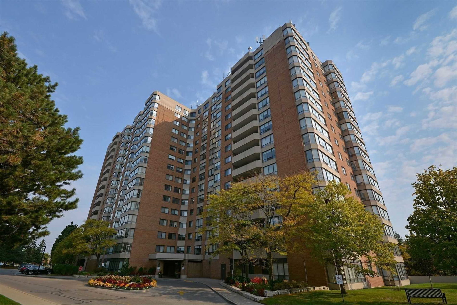 7601 Bathurst Condo condo