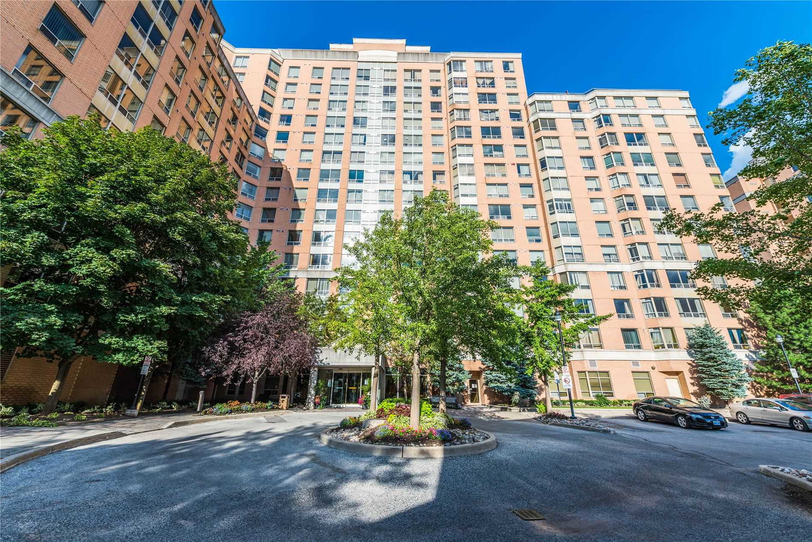 Bamburgh Gate Manor North Condos exterior