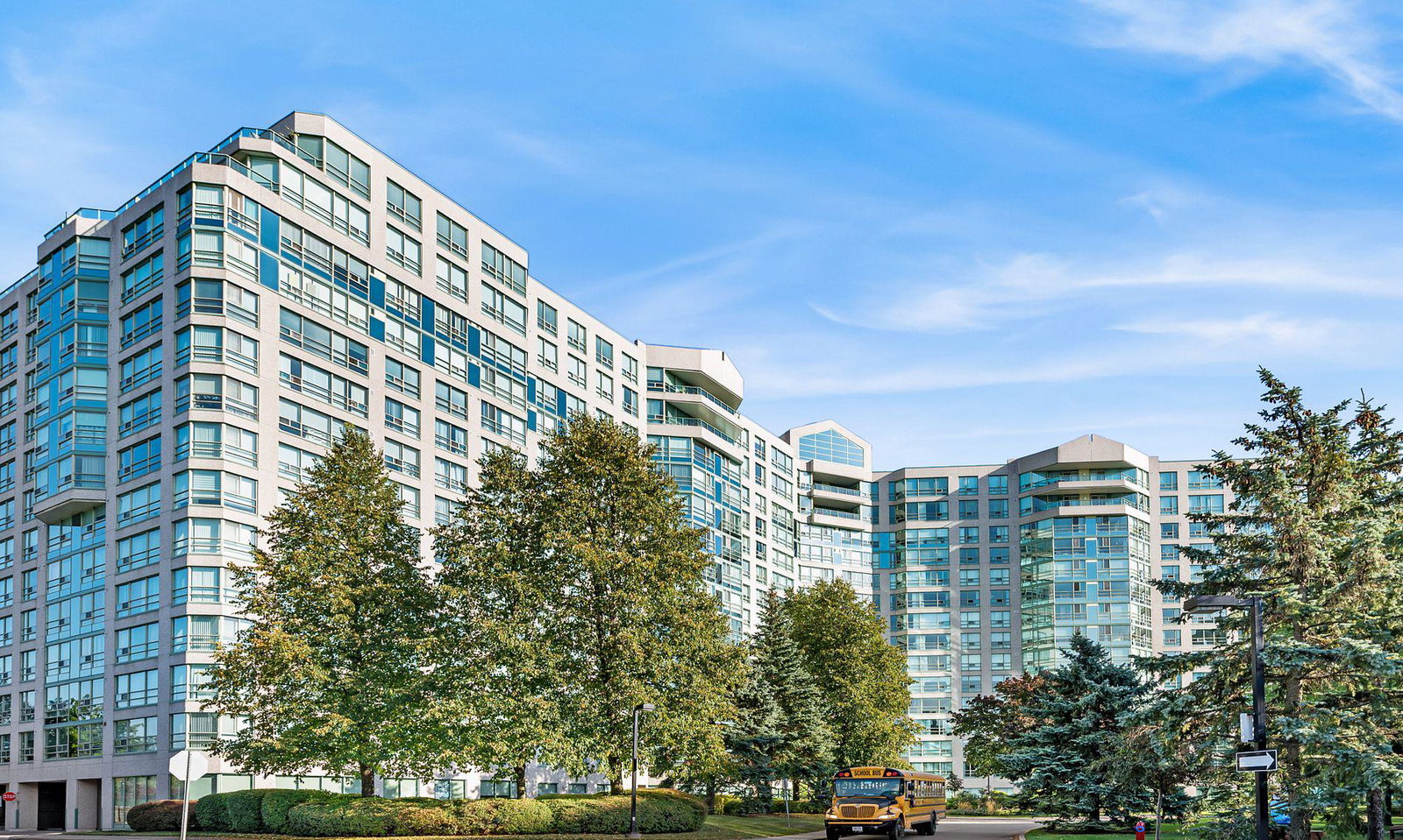 Landmark of Thornhill II Condos exterior