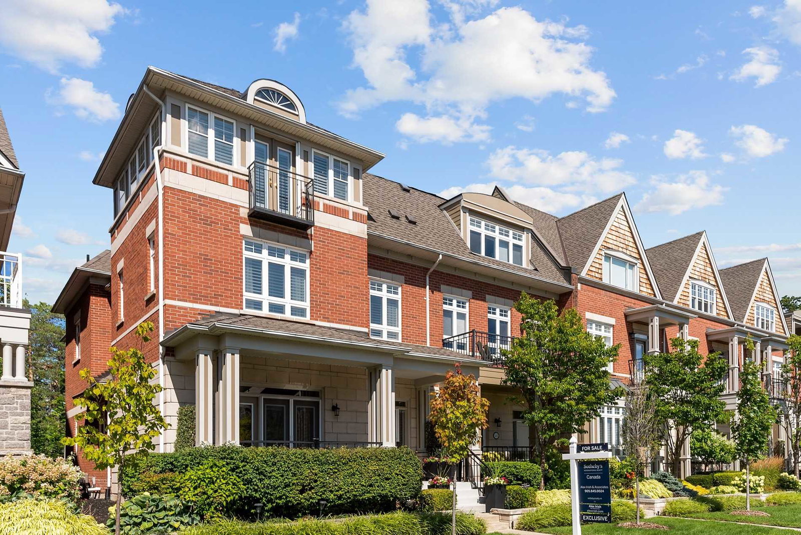 St Lawrence Drive Townhomes condo building exterior