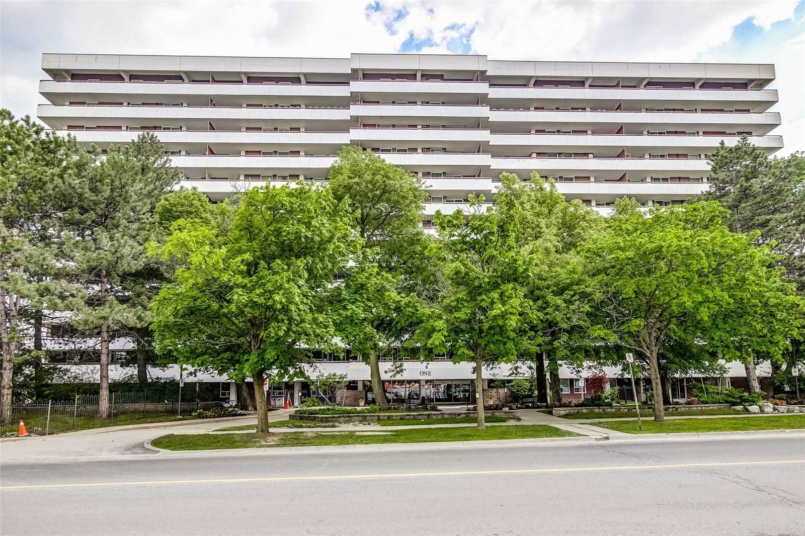 1 Royal Orchard Condos exterior