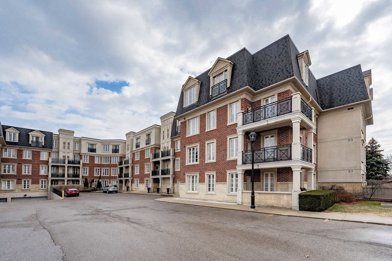 Applewood Terrace Townhomes exterior