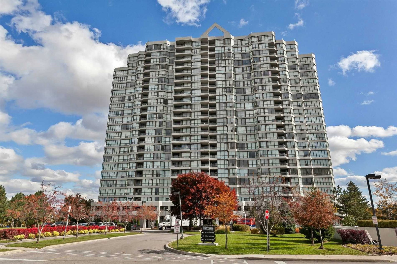 Platinum on the Humber II Condos exterior