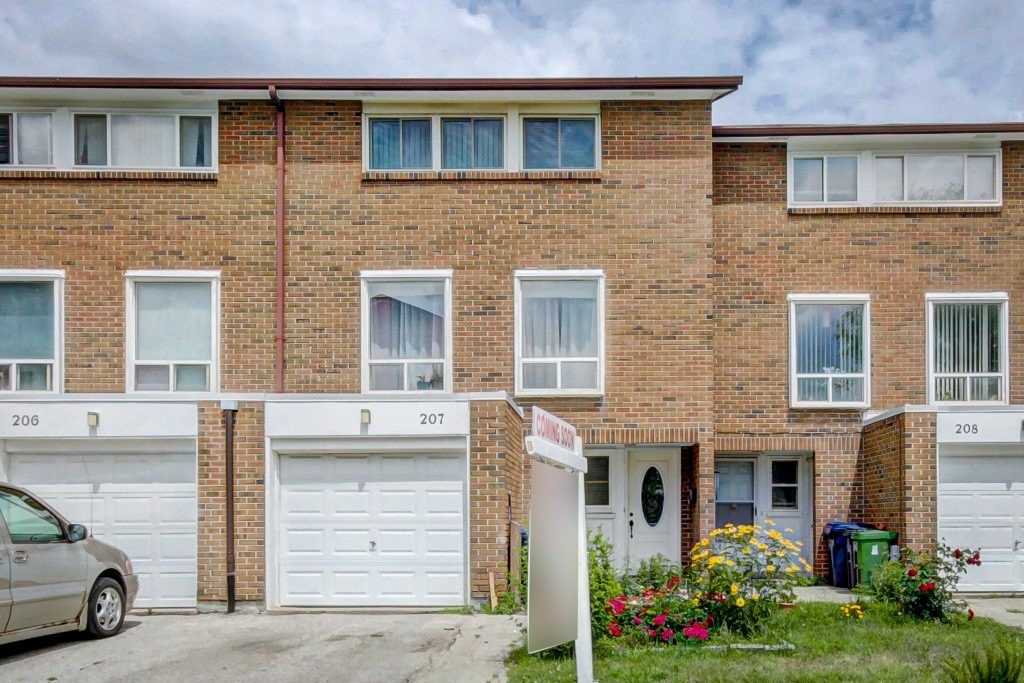 3 Kendleton Drive Townhouses exterior