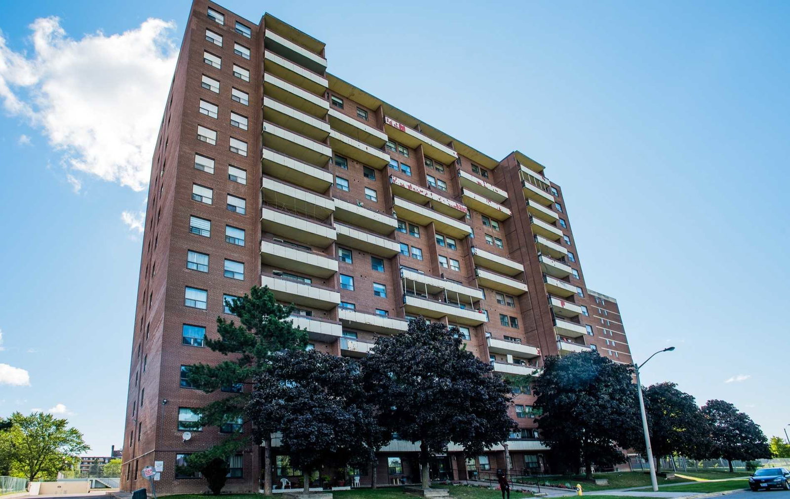 45 Silverstone Drive Condos exterior