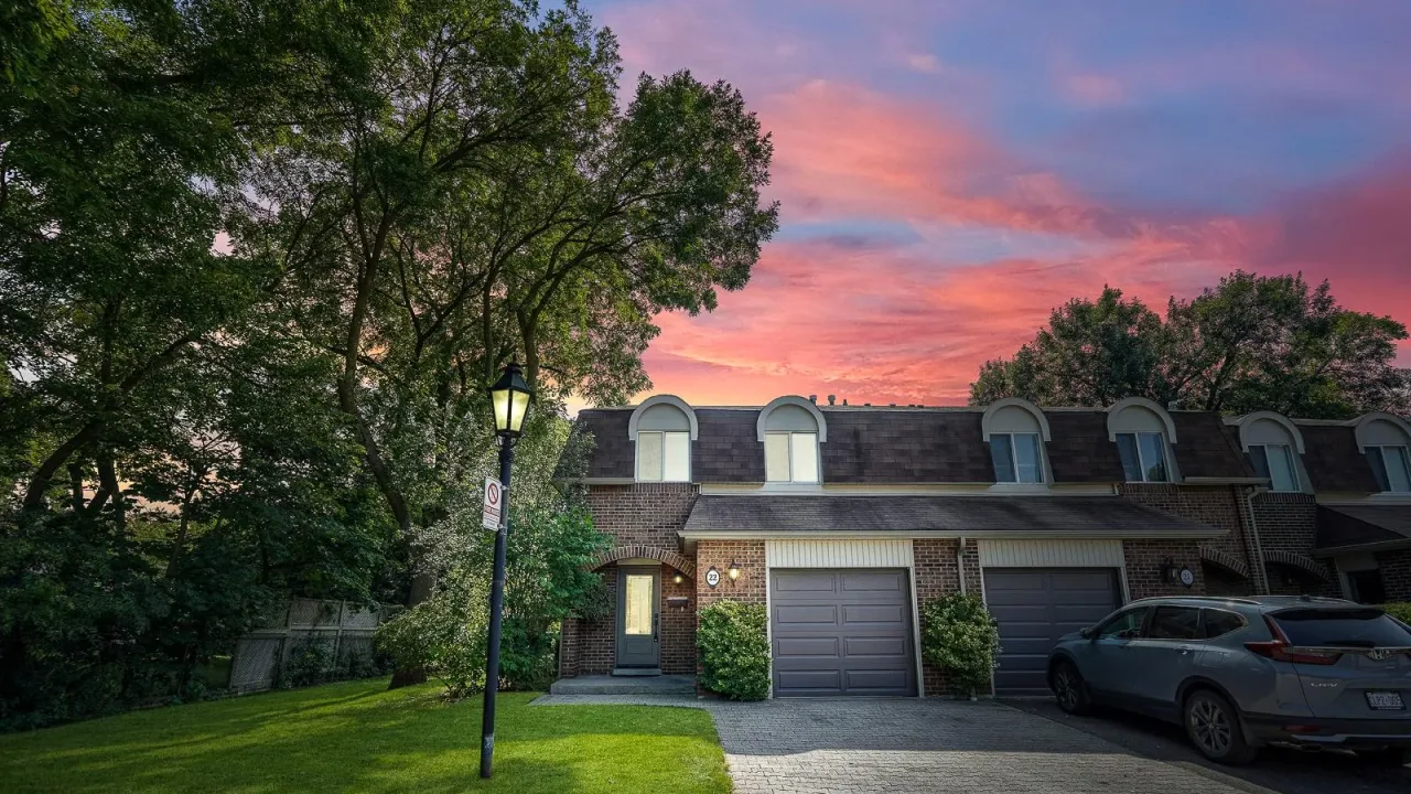 Colonial Woods Townhomes condo