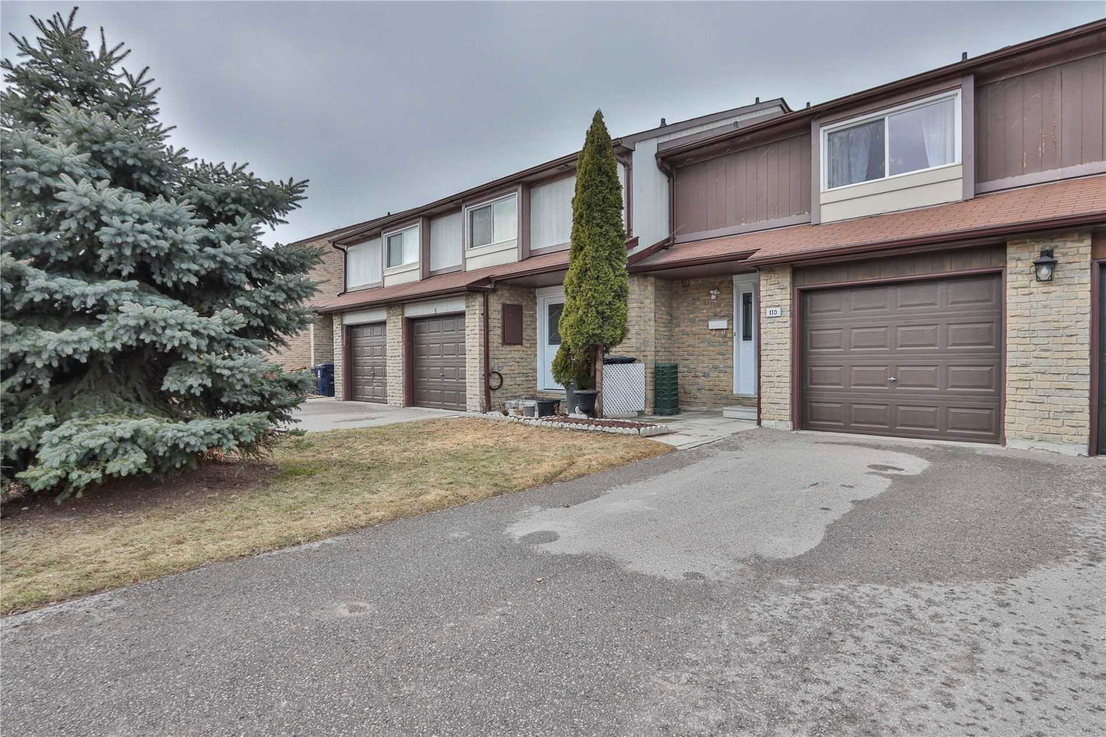 Verne Cres & Malvern St Townhomes condo building exterior
