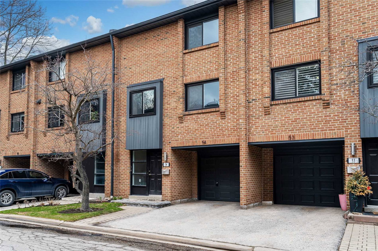 20 Mineola Road East Townhomes exterior