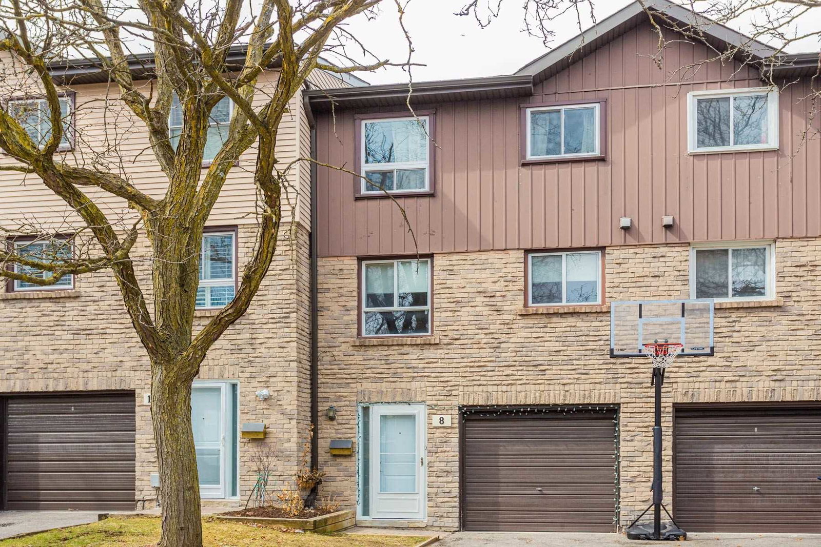 7 Thunder Grove Townhomes condo building exterior