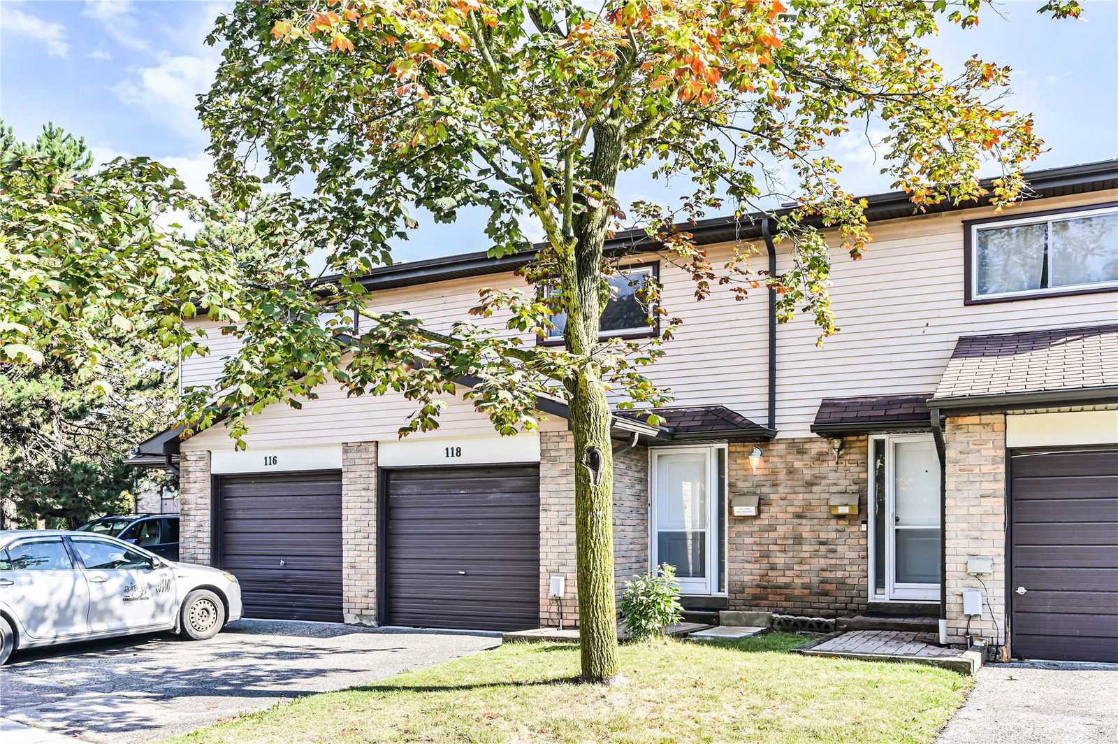 1121 & 1131 Sandhurst Circle Townhomes condo