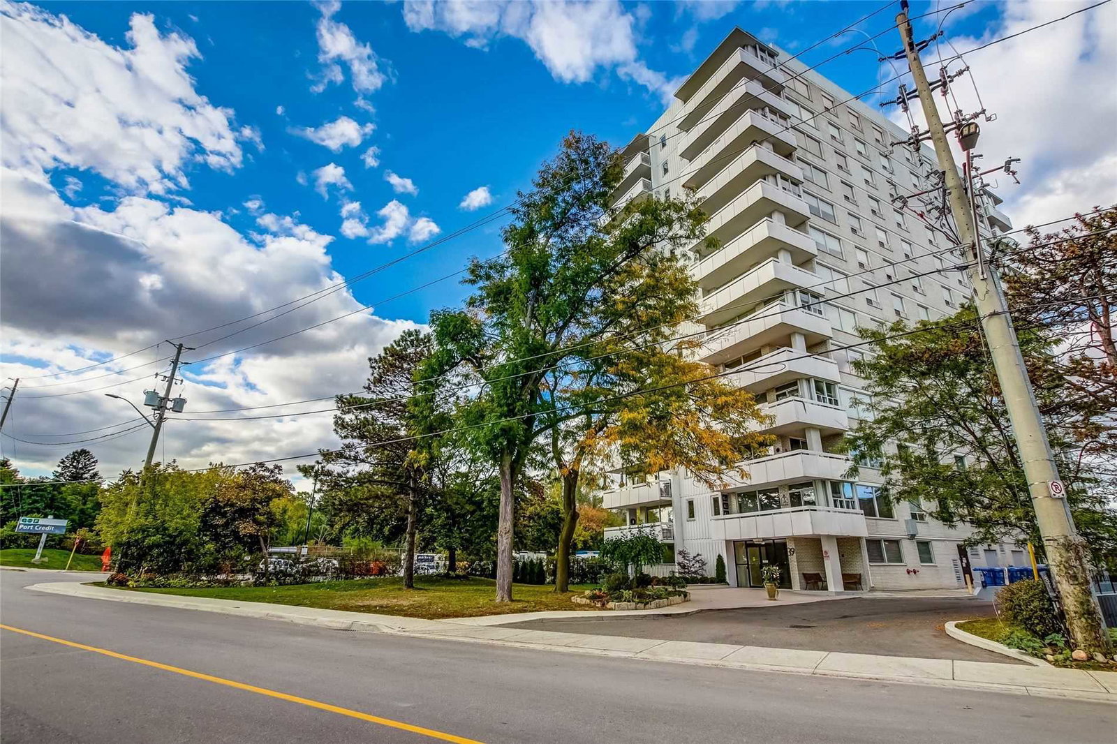 39 Stavebank Condos condo building exterior