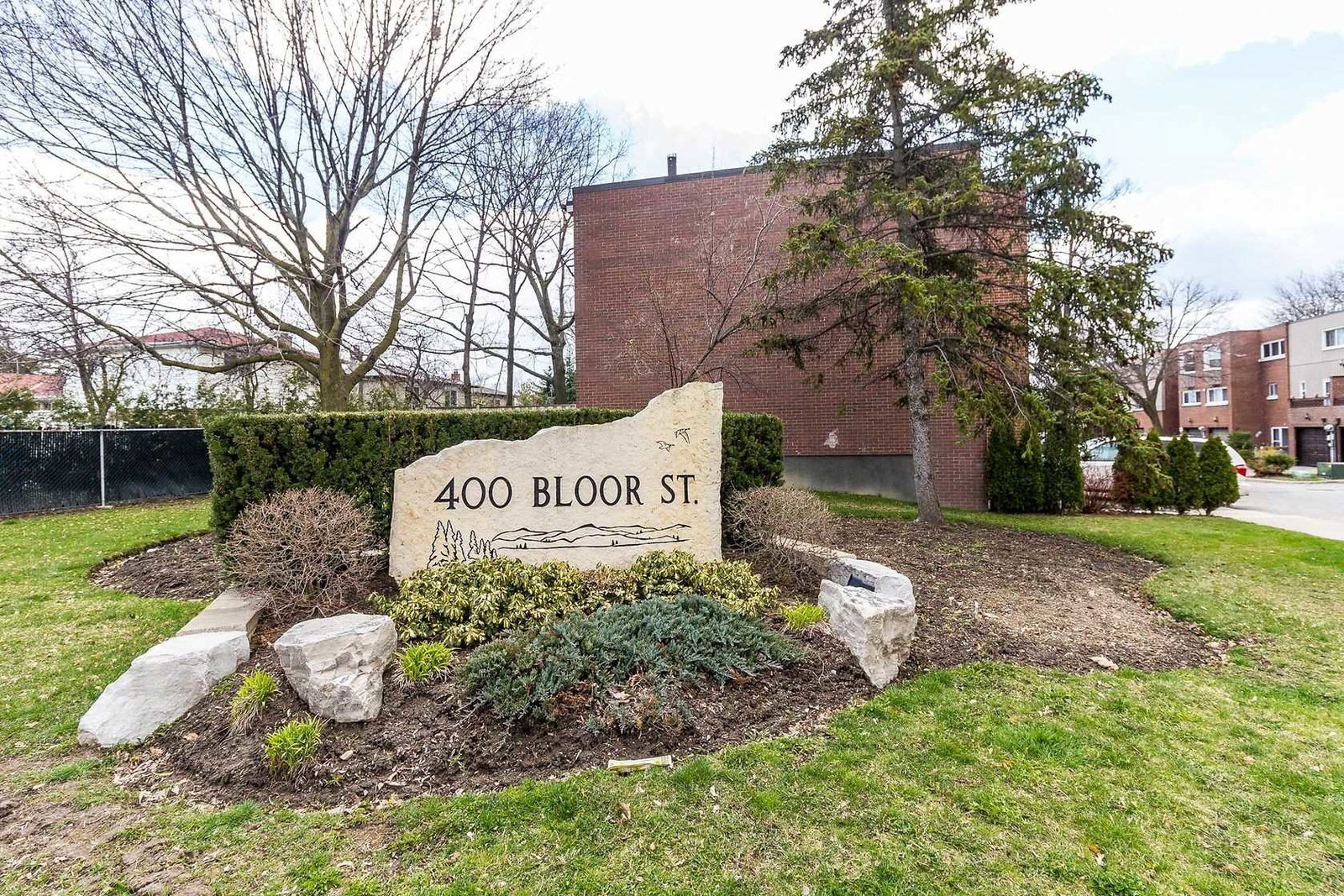 400 Bloor Street Townhomes condo