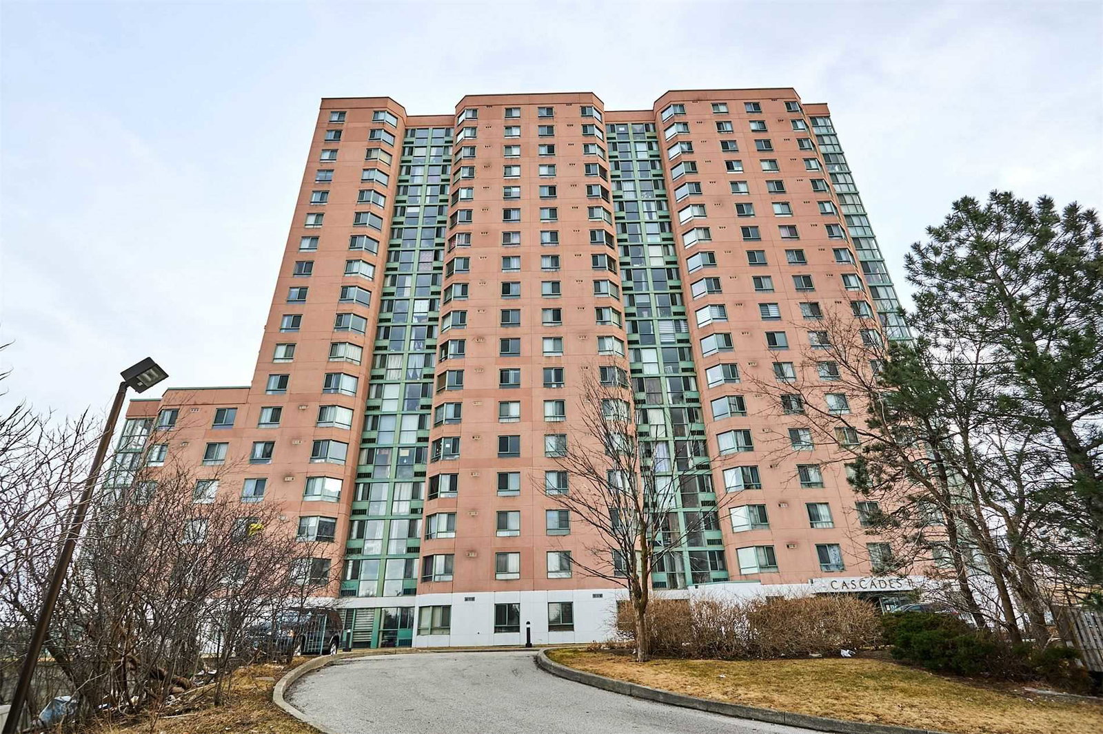 Cascades II Condos exterior