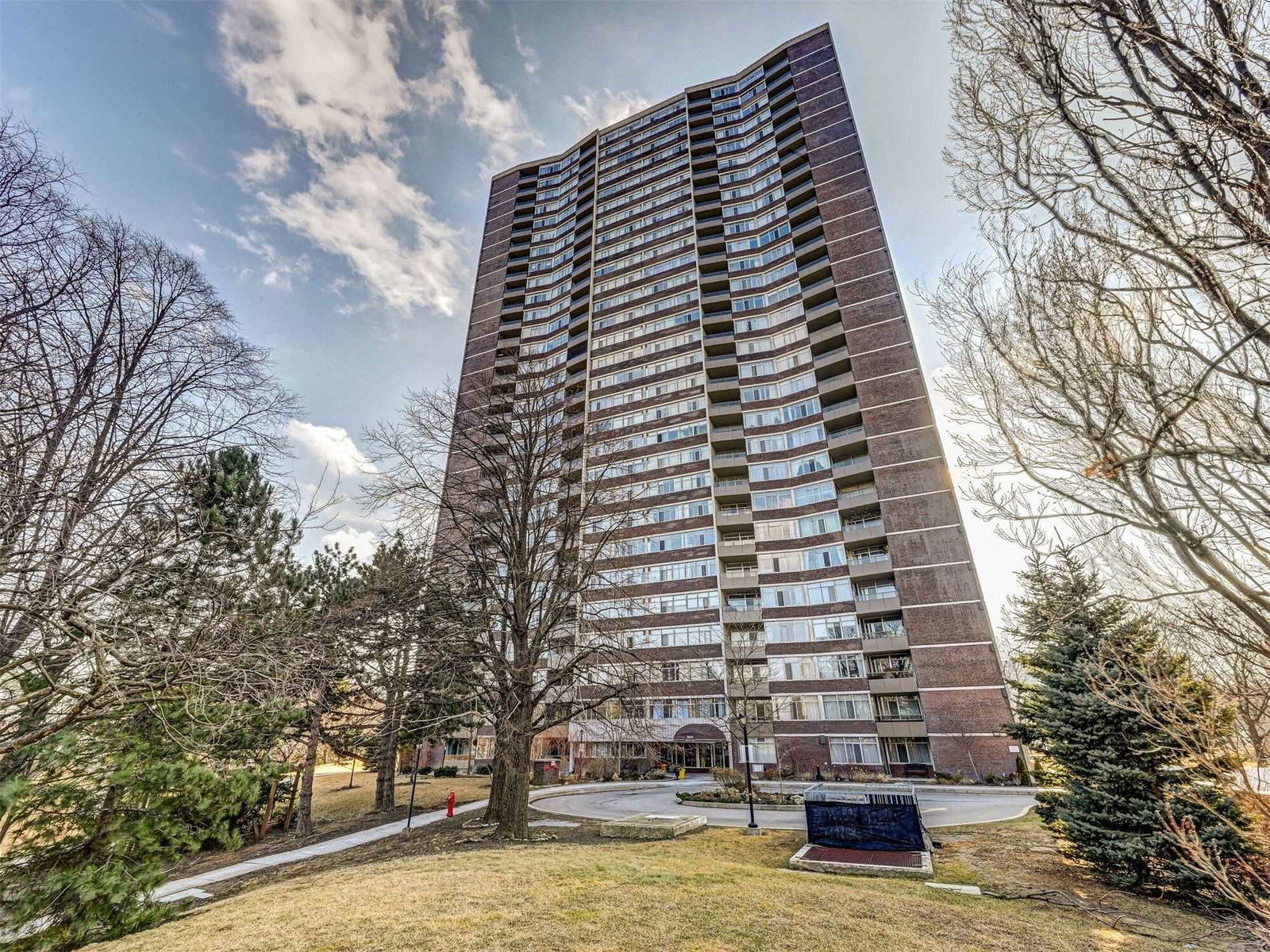 Lynwood Lane Condos exterior