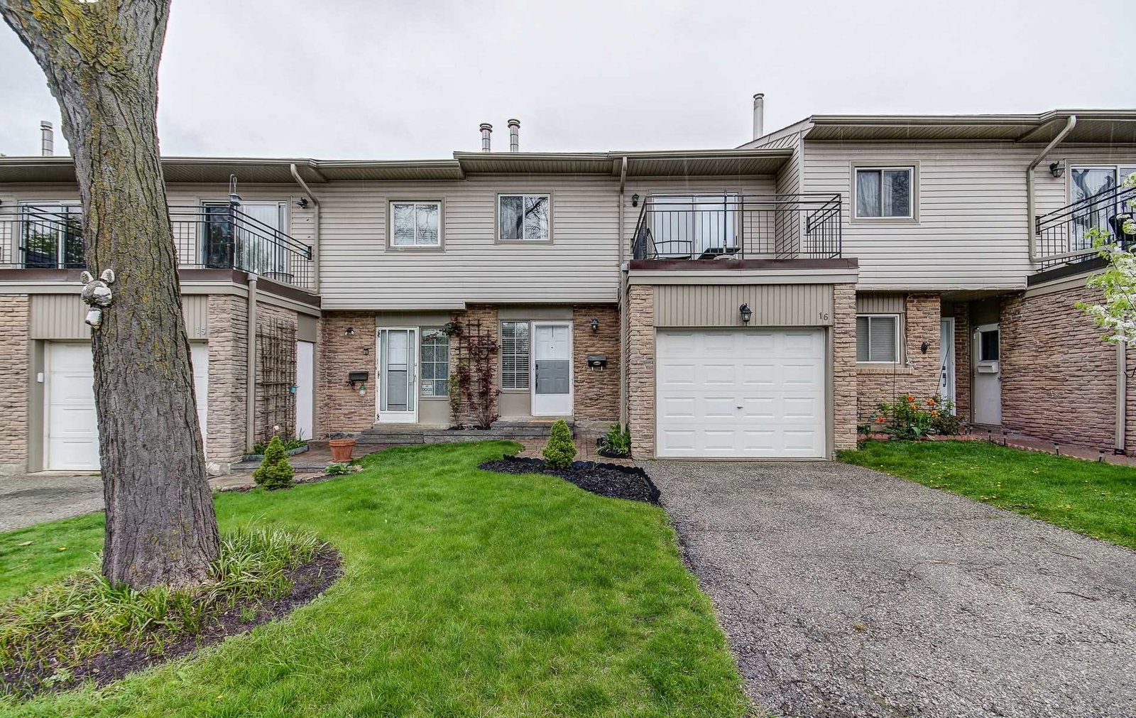 3400 Rhonda Valley Townhomes condo