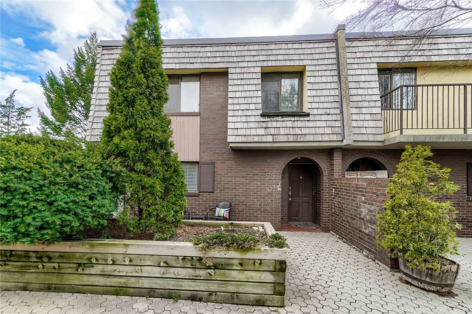1250 Mississauga Valley Boulevard Townhousess condo